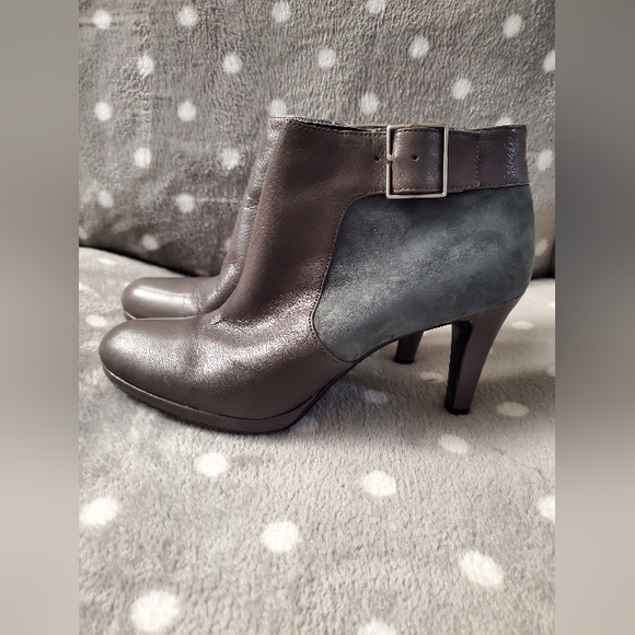 Brand New Naturalizer two tone Gray high heeled Ankle boots - Picture 4 of 16